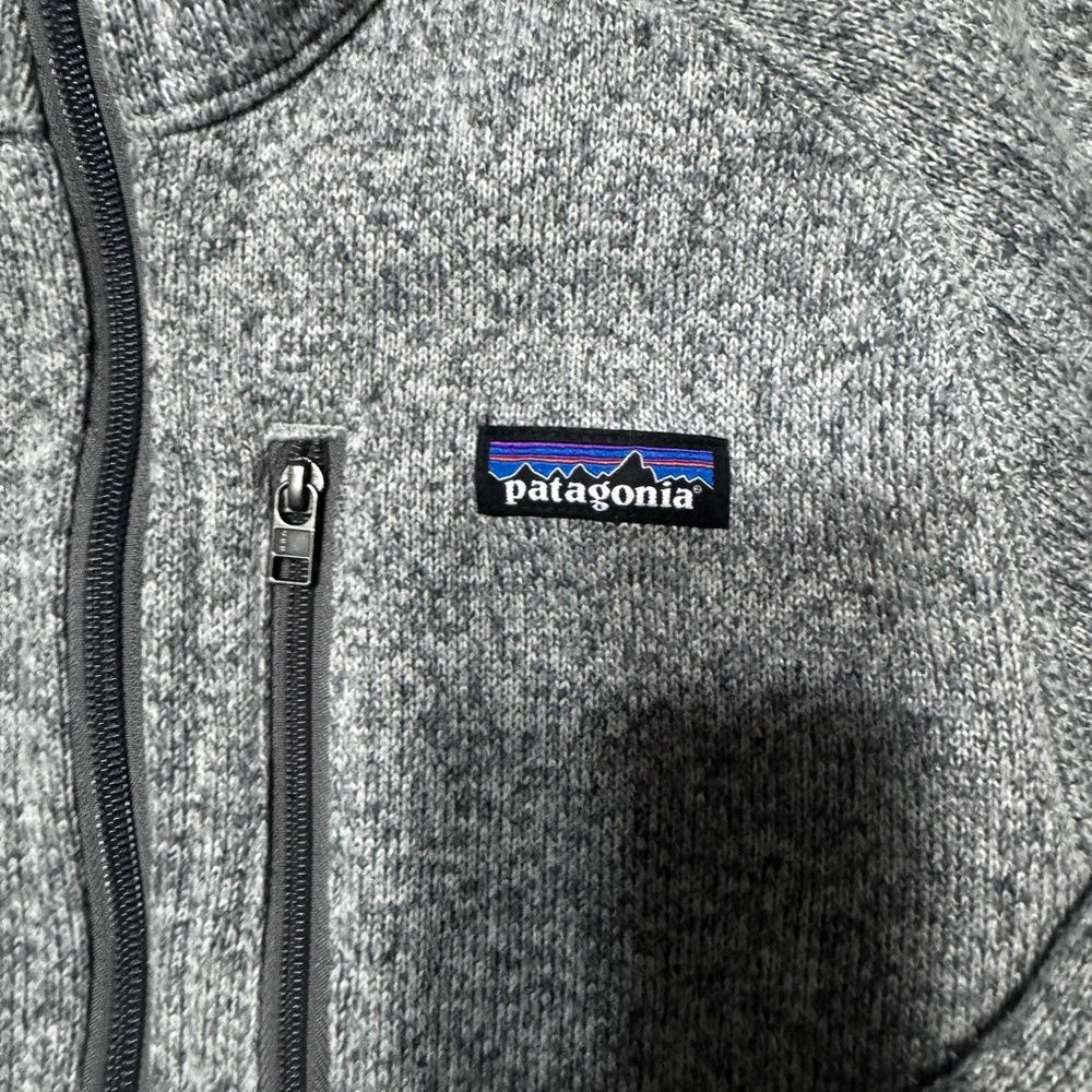 Patagonia EUC sz XS Gray with full length zipper and pocket zipper. Non-smoker.
